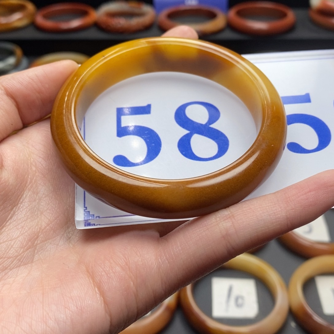 石英质玉（黄龙玉）手镯未镶嵌