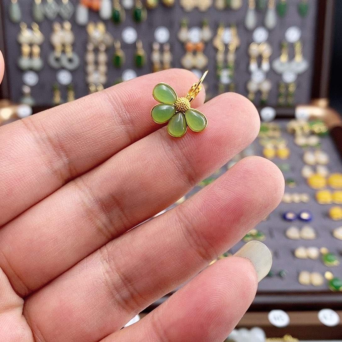 老****和田玉银S925镶嵌耳饰