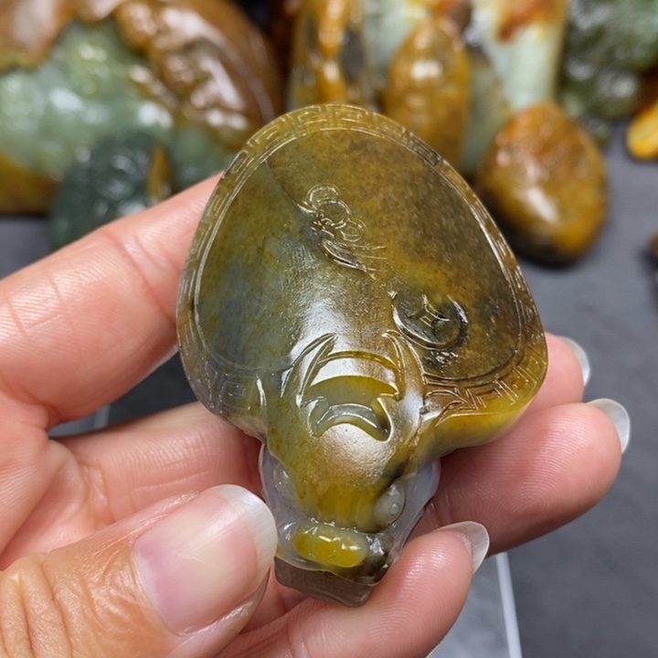 和田玉未镶嵌把件