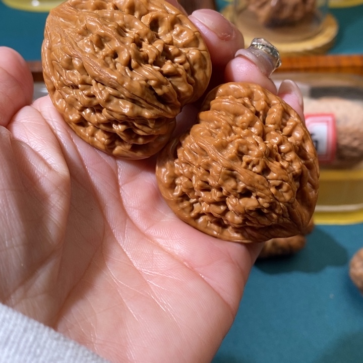 文玩核桃吊坠虎头王