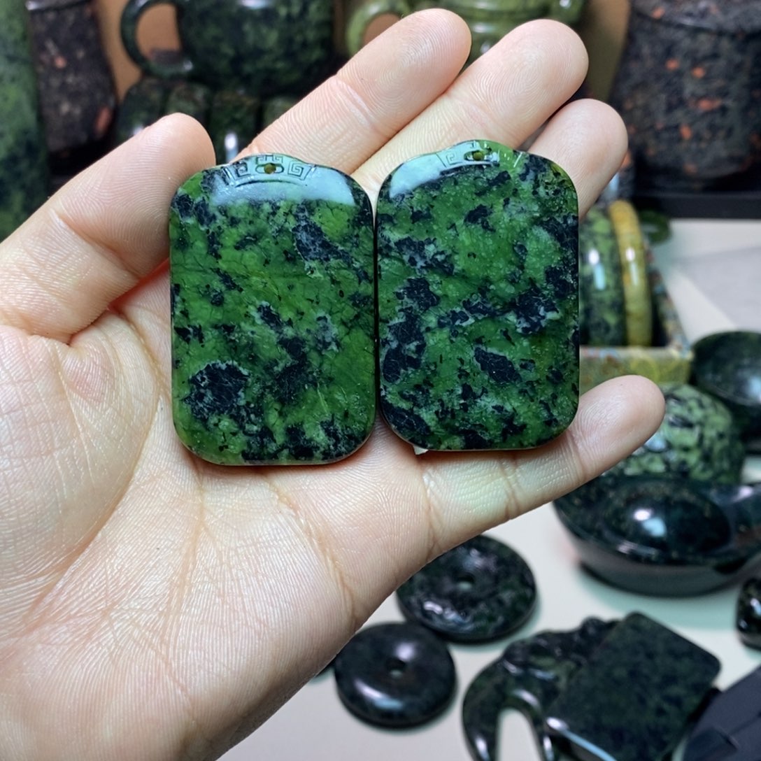 碳***命蛇纹石玉未镶嵌项链