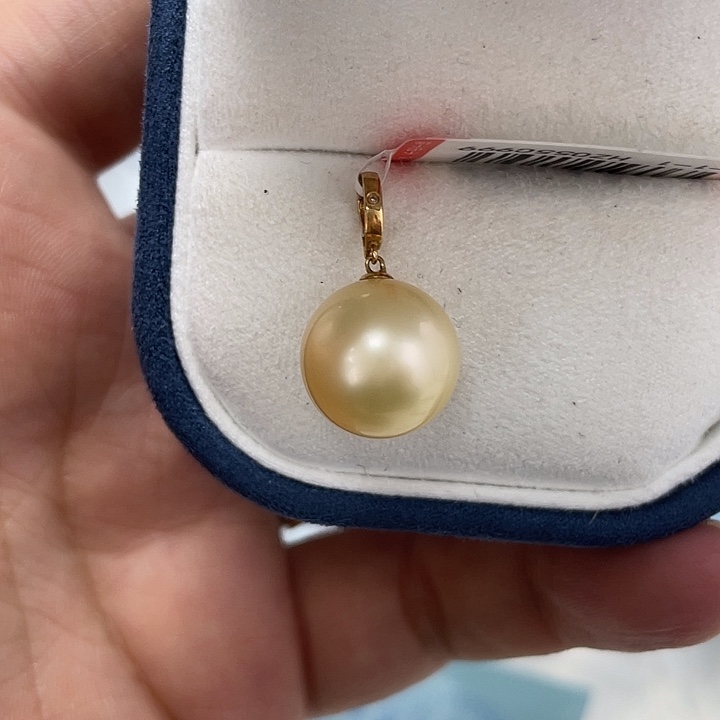 18K金镶嵌海水珍珠颈饰