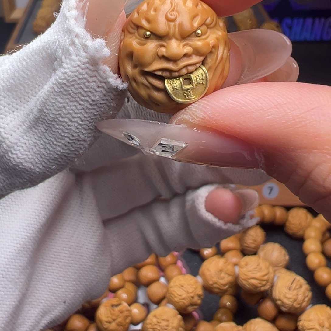 文玩核桃把件镶嵌款见钱眼开18左右尺寸全品有正常封口线