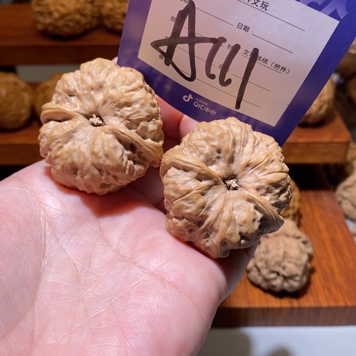 文玩核桃把件我也不知道a 111