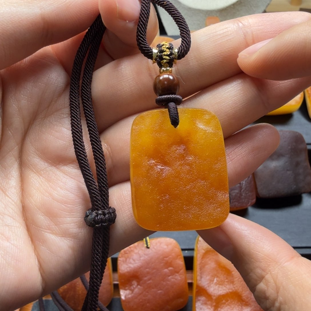 琥珀吊坠(赠链)未镶嵌
