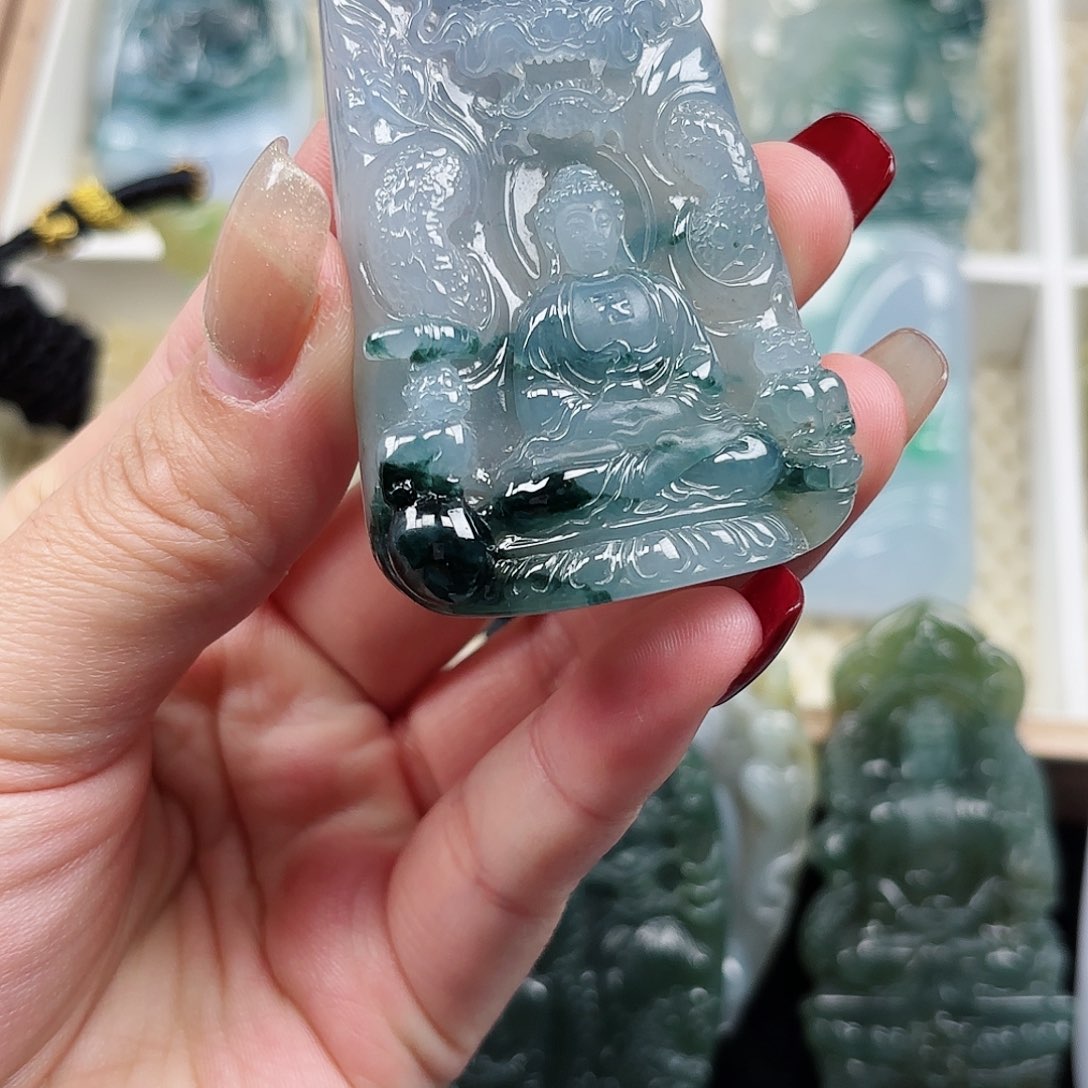 翡翠颈饰未镶嵌杨**羊大日