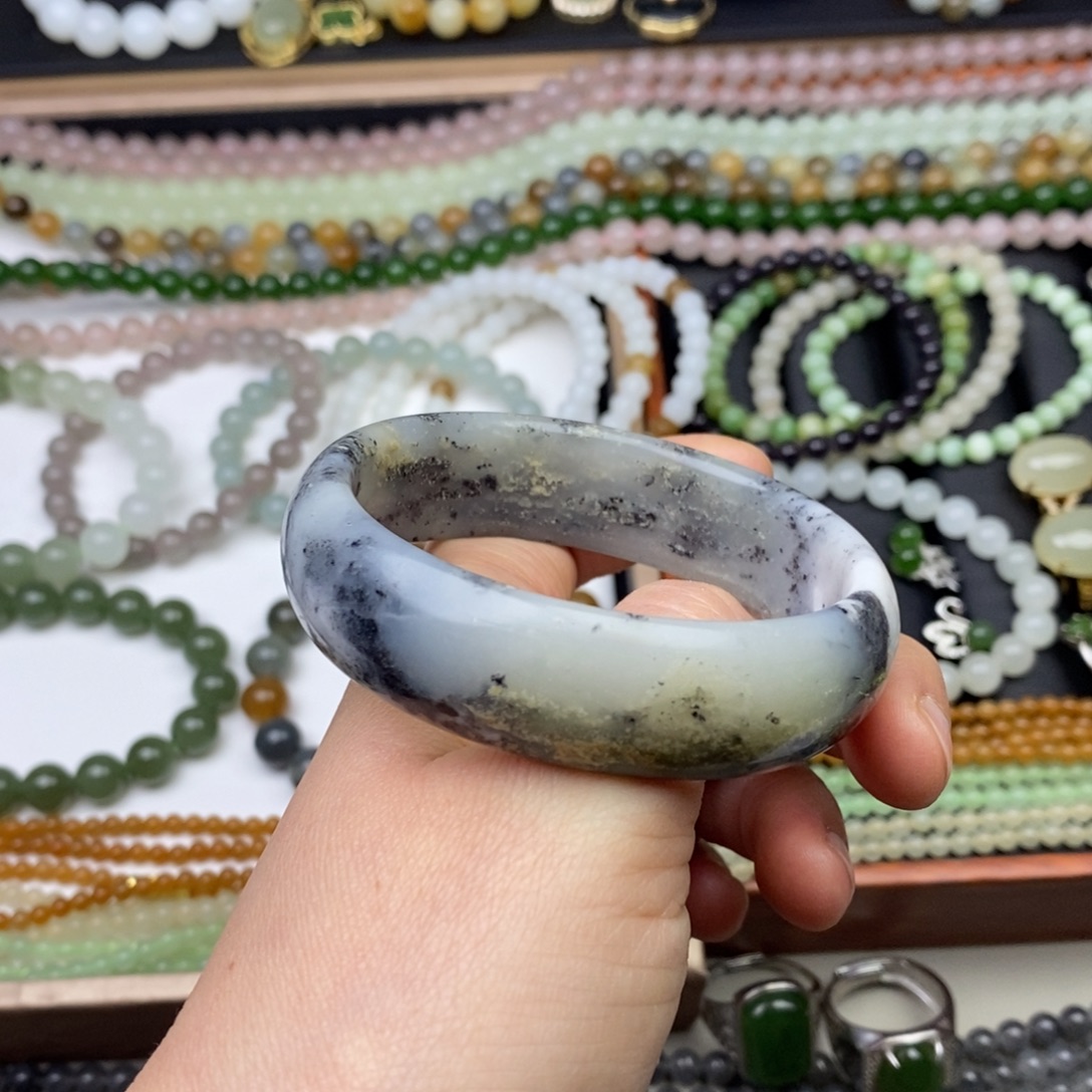 和田玉未镶嵌手镯