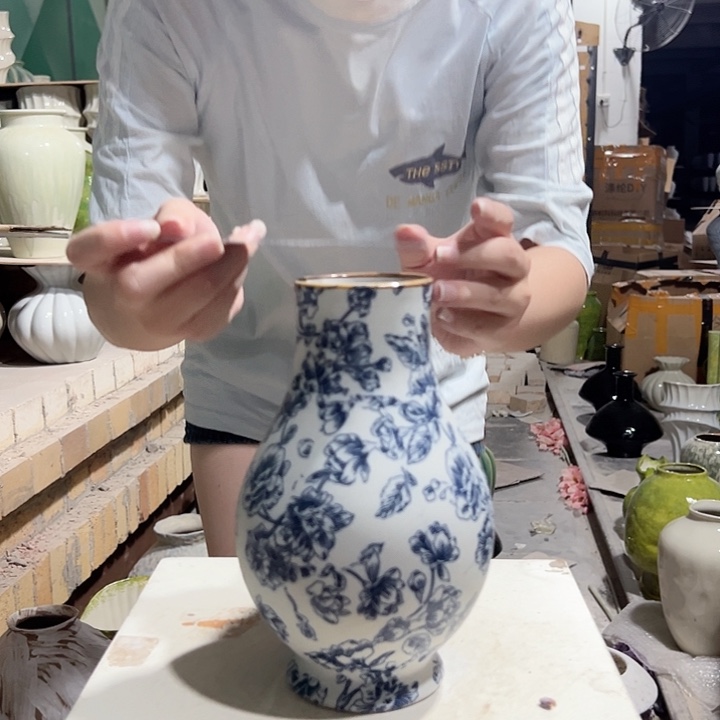 景德镇陶瓷花瓶微瑕介意勿拍