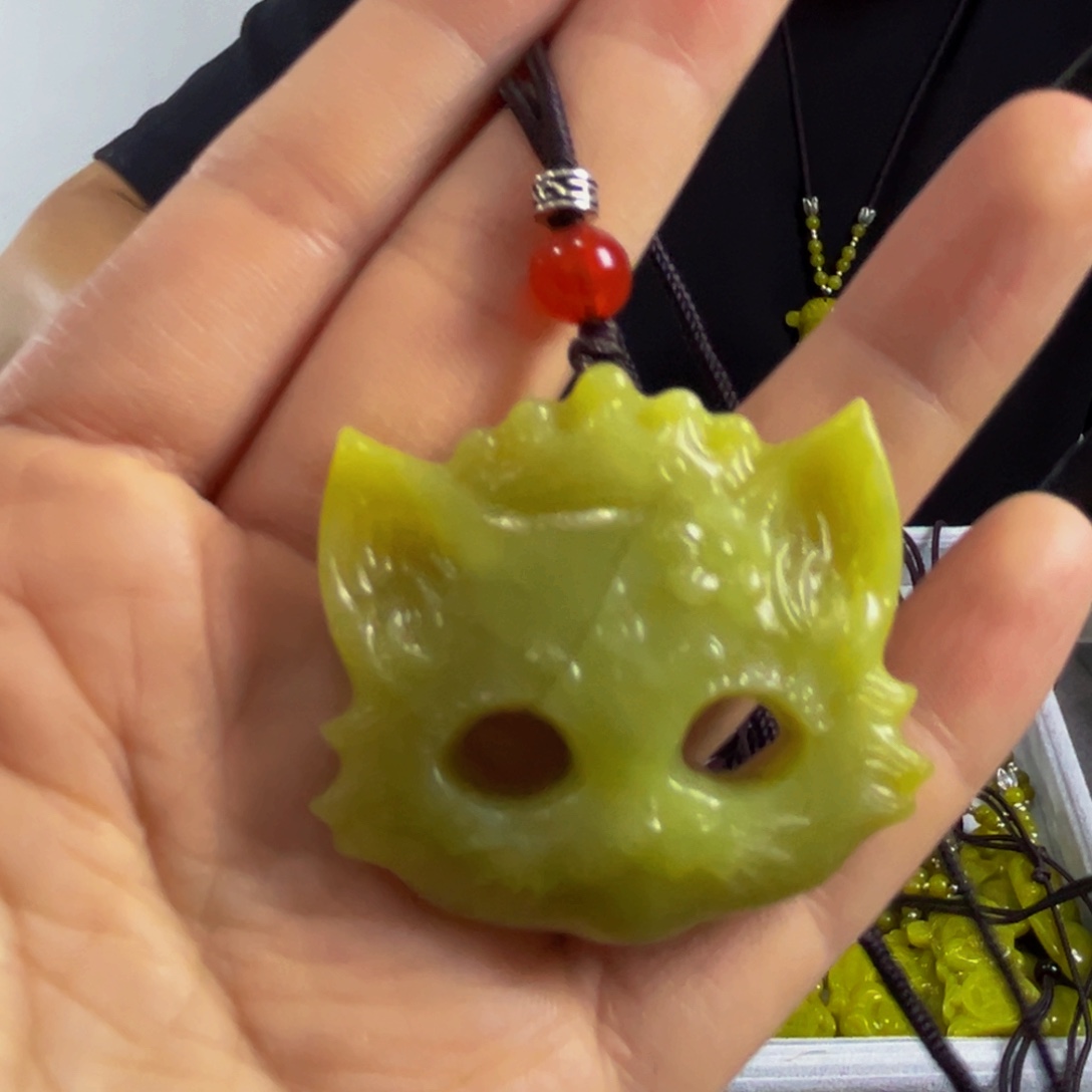 蛇纹石玉未镶嵌颈饰