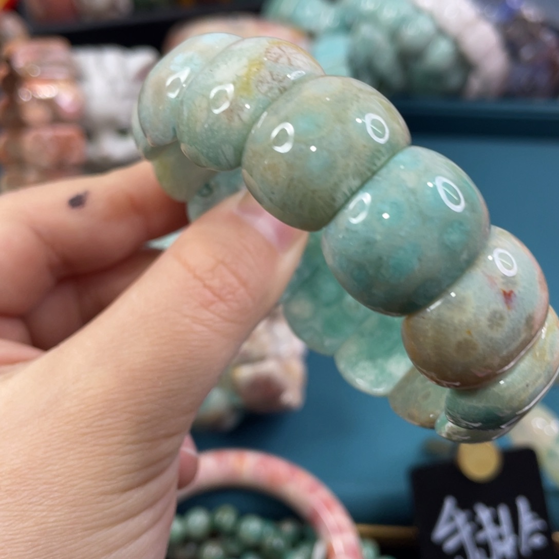 未镶嵌手镯硅化玉