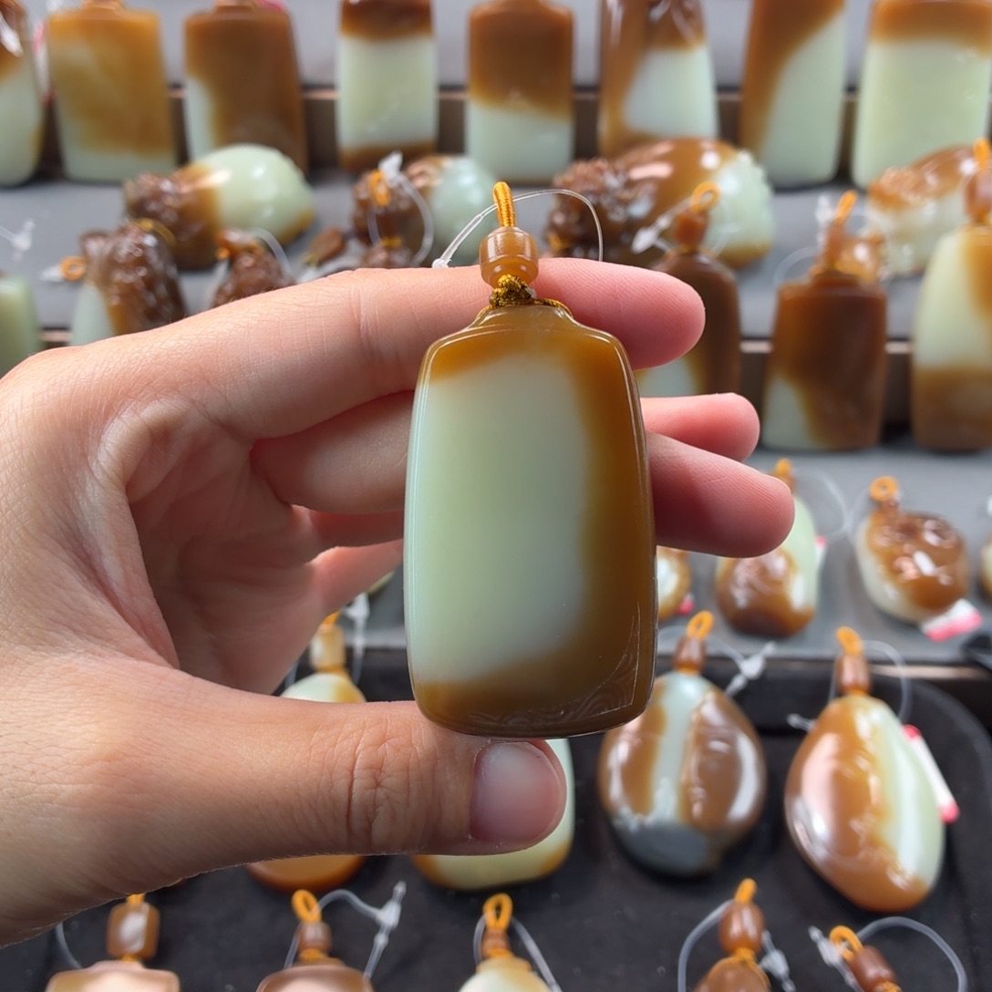 和田玉未镶嵌颈饰