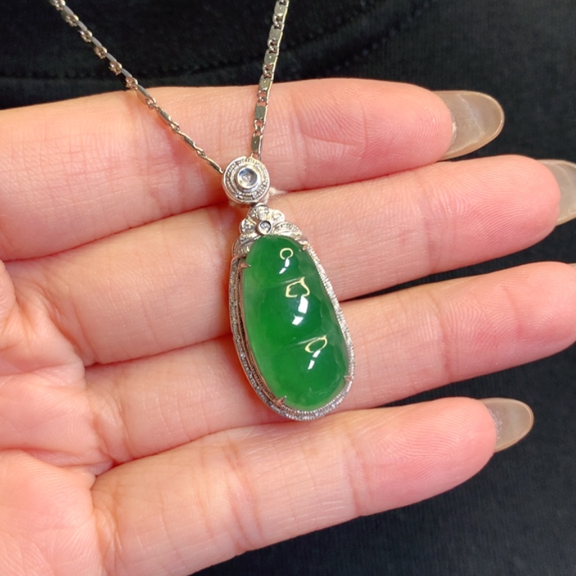 【闪购商品】颈饰18K金镶嵌翡翠福豆