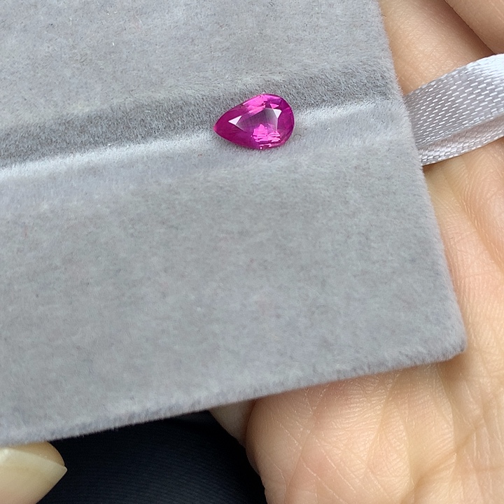 蓝宝石裸石1.14ct无烧粉蓝宝水滴