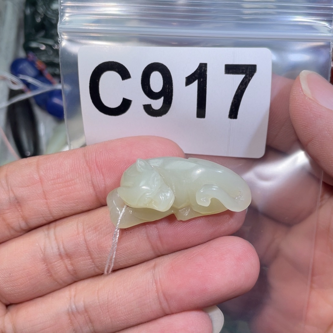 小***生和田玉未镶嵌颈饰