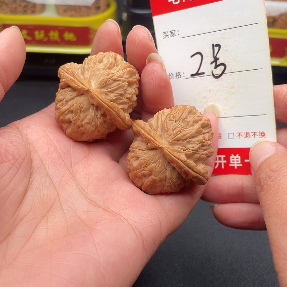文玩核桃吊坠白狮子40