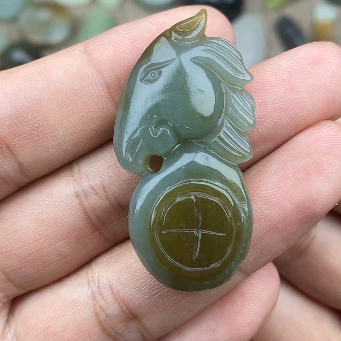 和田玉未镶嵌颈饰