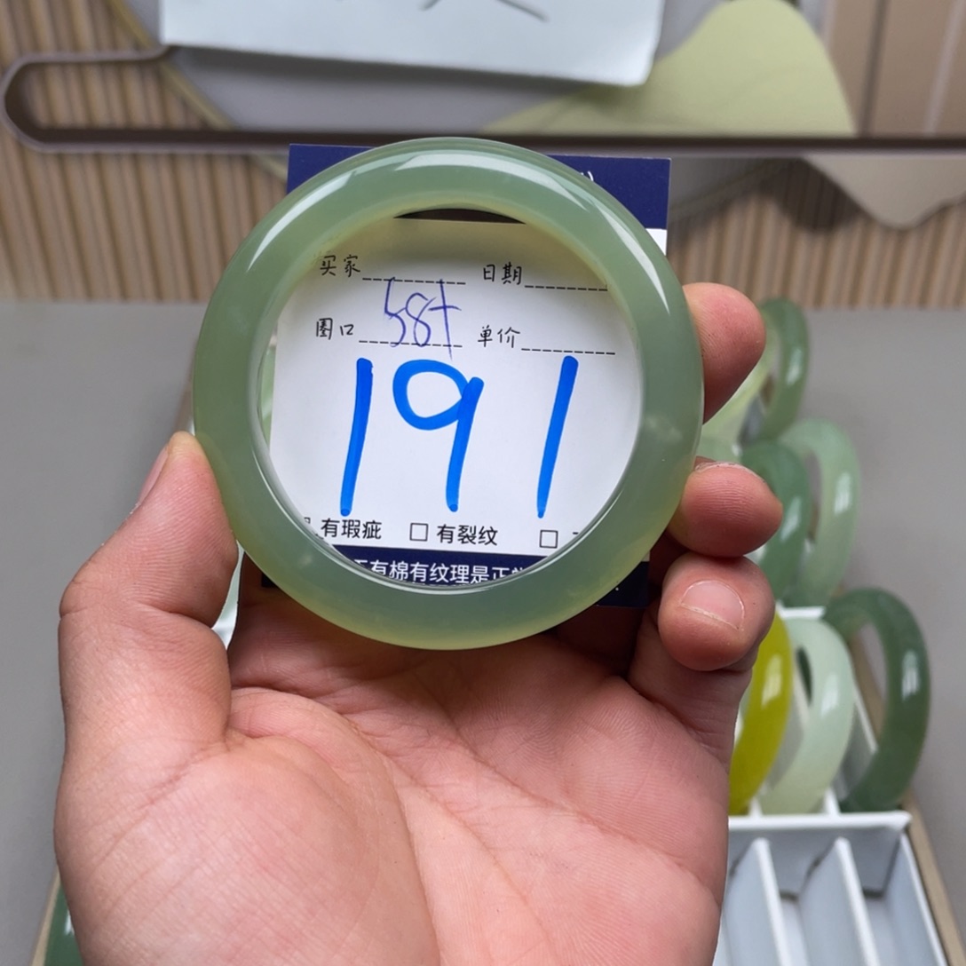 岫玉手镯手镯未镶嵌