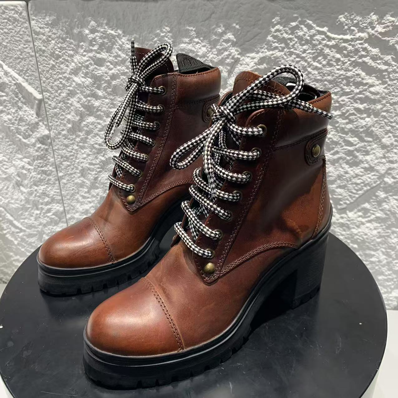 99新 MIU MIU/缪缪 37码/无配件/仔仔女鞋/棕色复古马丁靴 xxs848