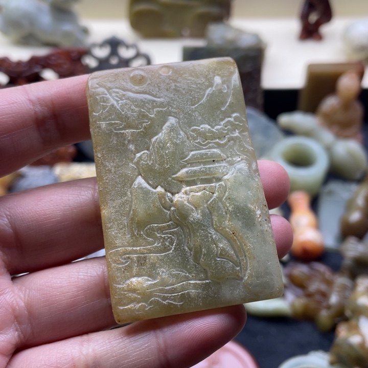 蛇纹石玉未镶嵌颈饰1