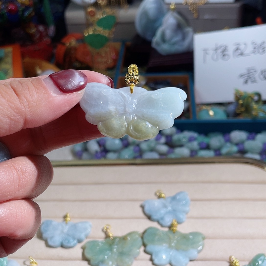 翡翠颈饰未镶嵌蝴蝶