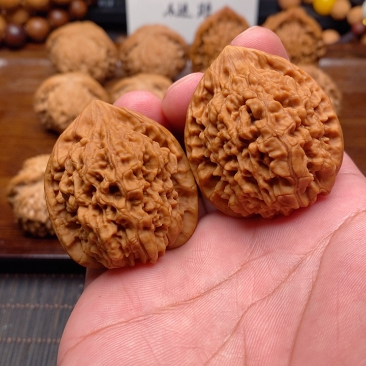 文玩核桃吊坠麒麟纹管帽39尺