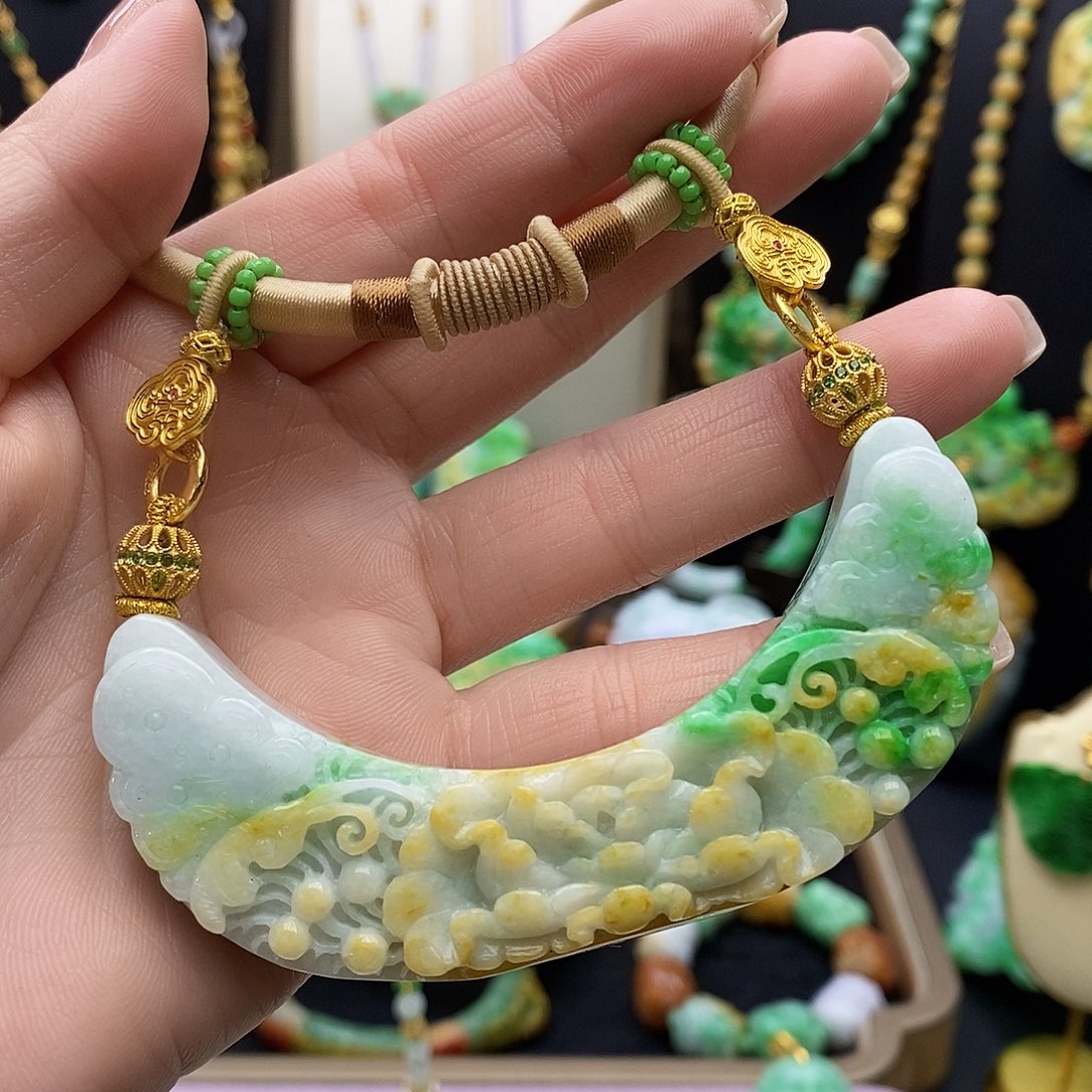 翡翠颈饰未镶嵌天然