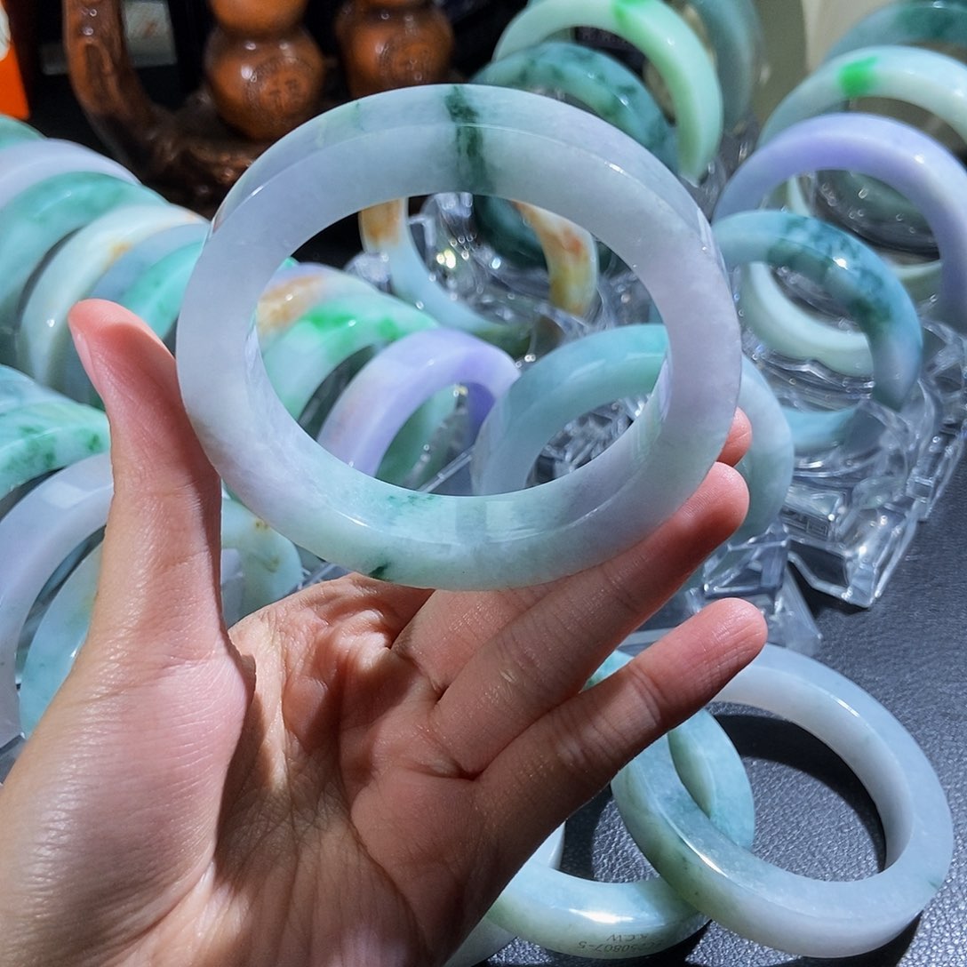 航***奶定制翡翠未镶嵌手镯