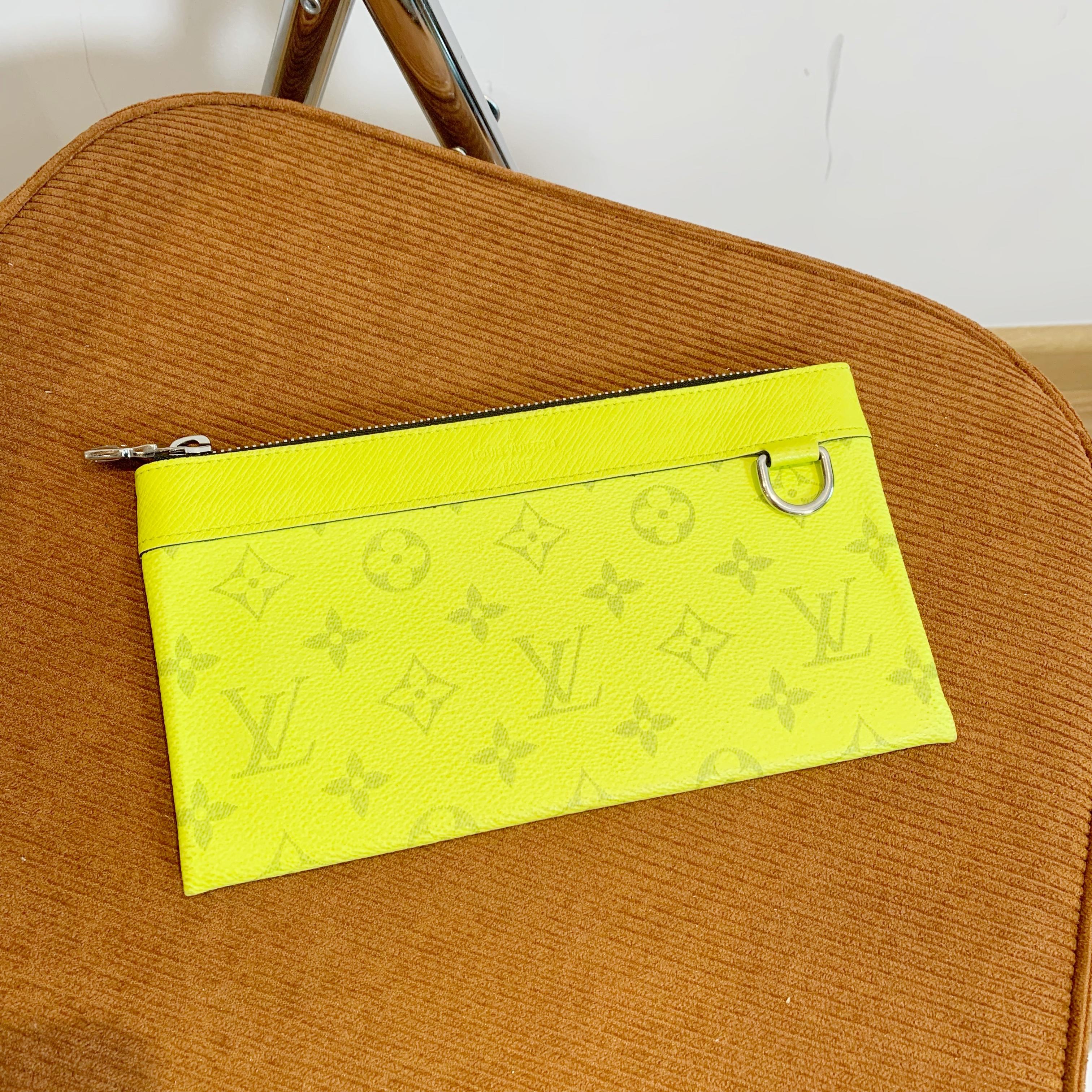 95新 LouisVuitton/路易威登 【嘻哈】荧光黄/阿波罗男士手拿包奢侈