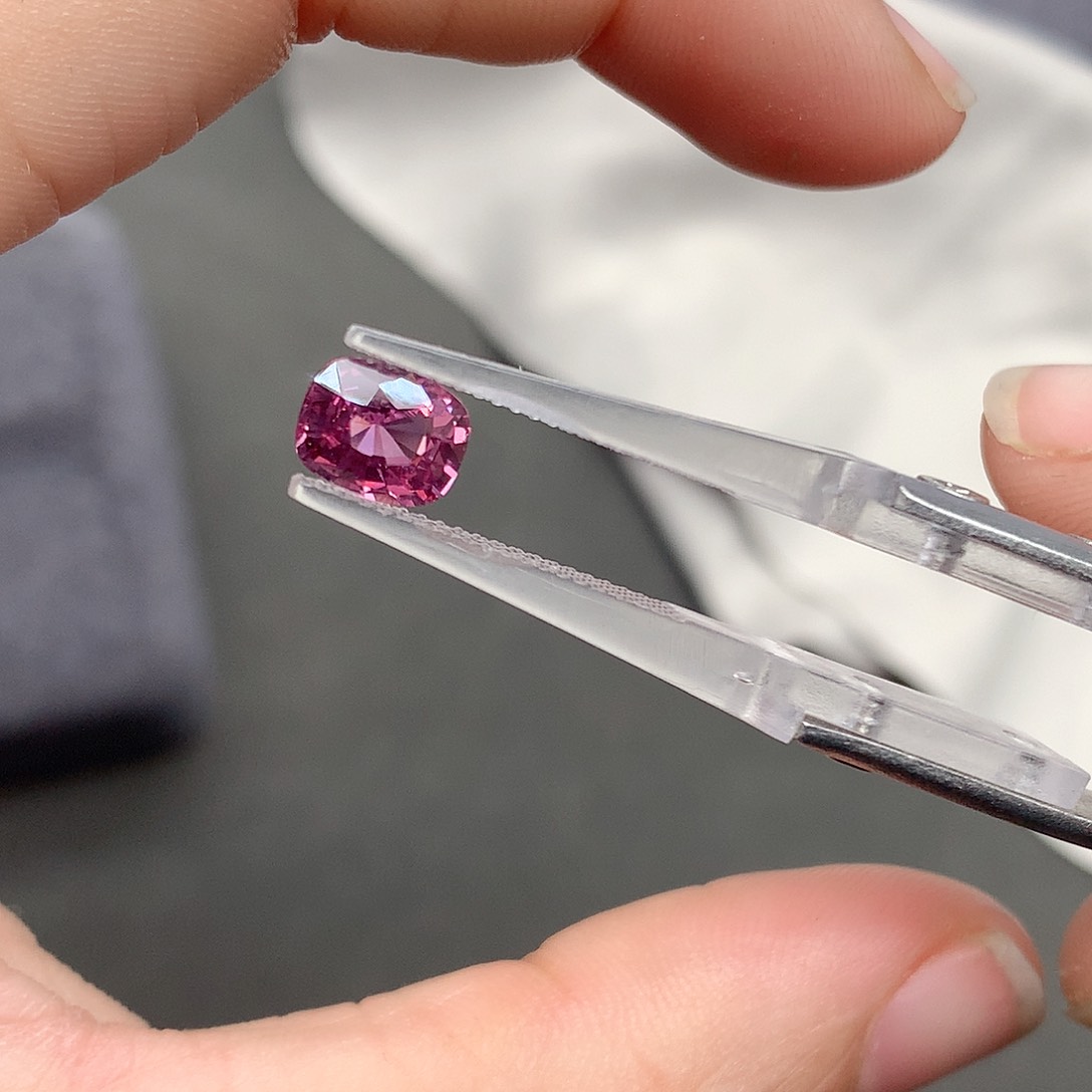 蓝宝石裸石未镶嵌天然粉色蓝宝石1.24ct枕椭圆