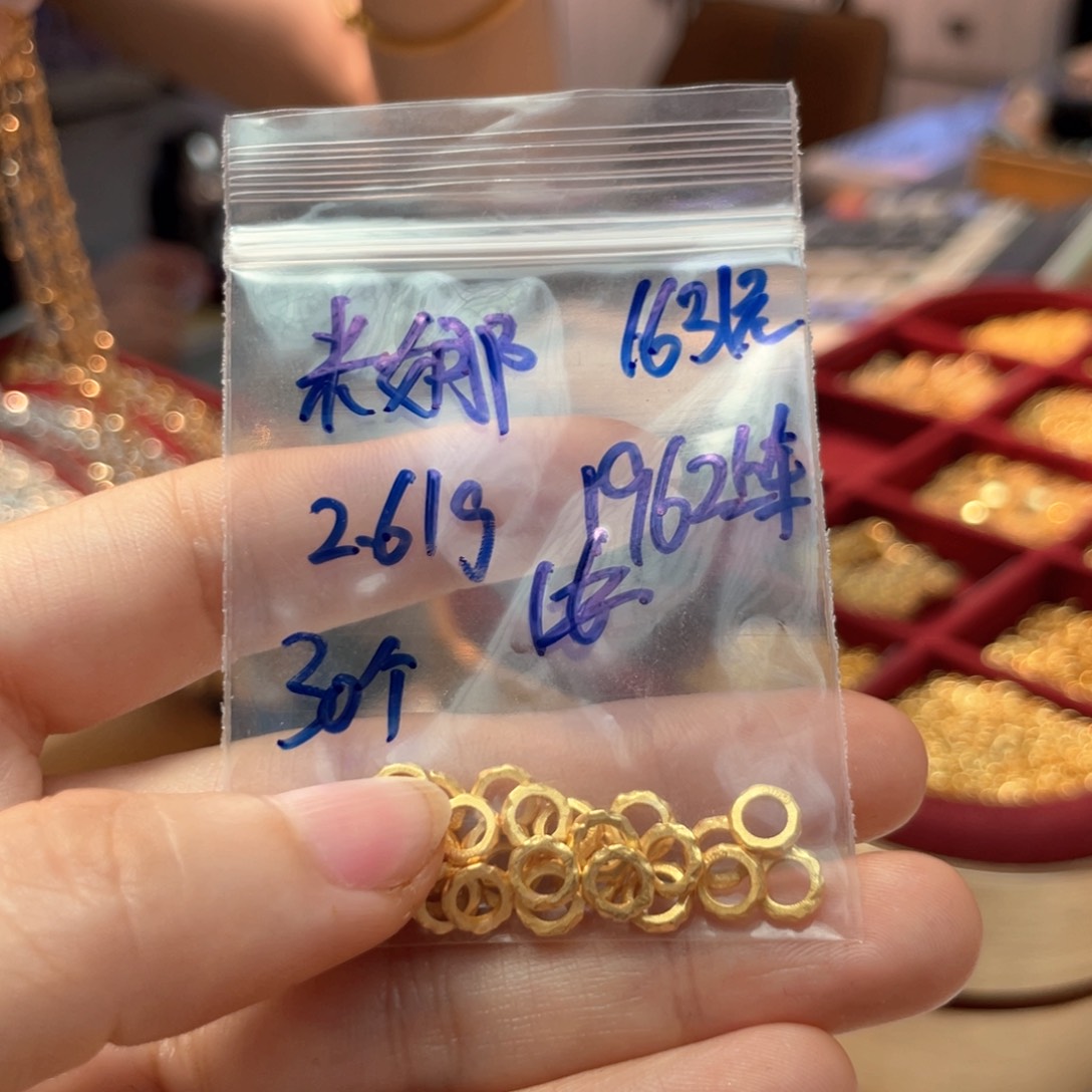 颈饰18K金镶嵌和田玉米*