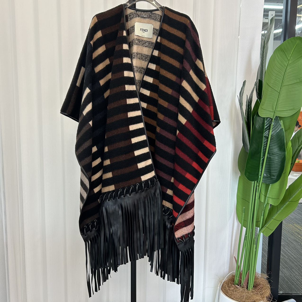 99新 FENDI/芬迪 Fendi 流苏大披肩 38码  
