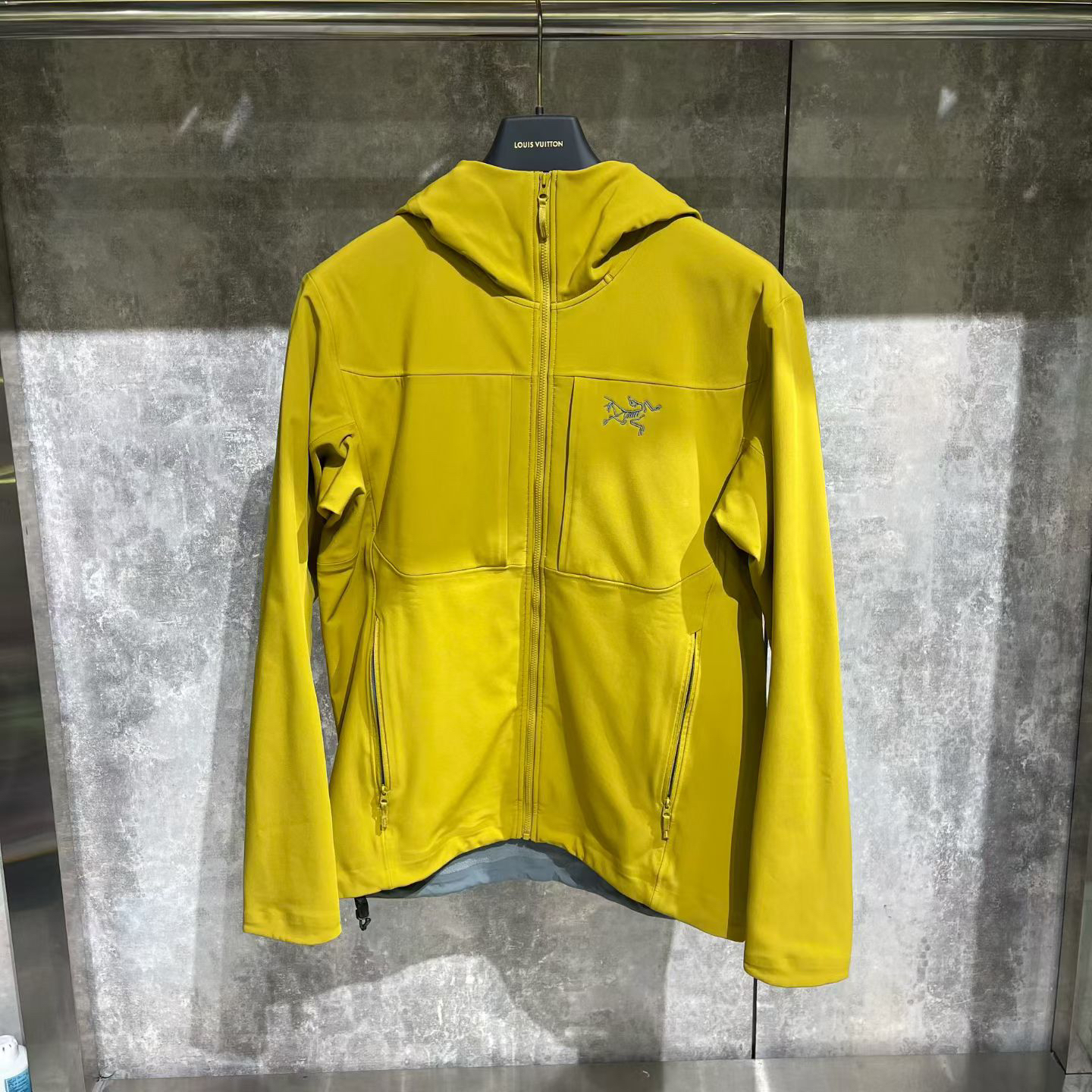 99新 ARC'TERYX/始祖鸟 m码/迷惑黄软壳/男款休闲透气防风