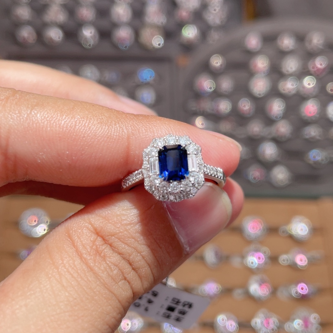 蓝宝石戒指18K金镶嵌1.03ct 无烧皇家蓝