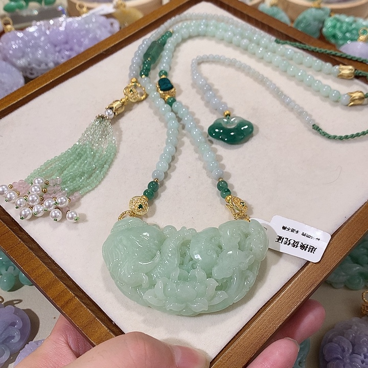 翡翠未镶嵌颈饰翡翠吊坠