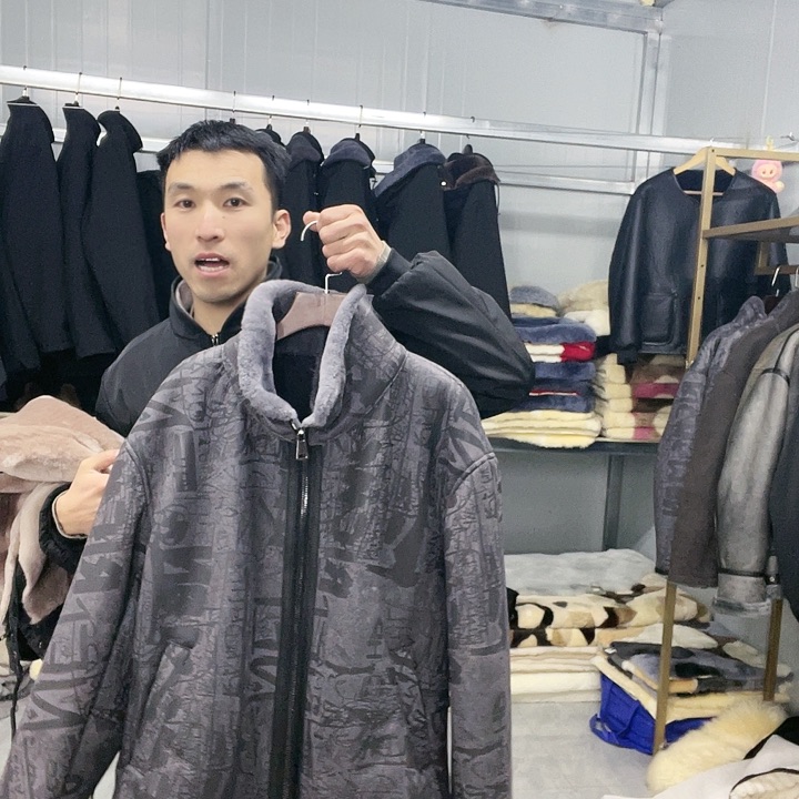 【闪购商品】羊皮毛一体話**説