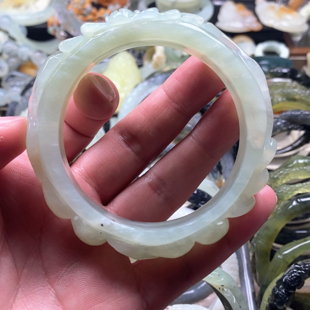 岫玉手镯未镶嵌金*?手镯