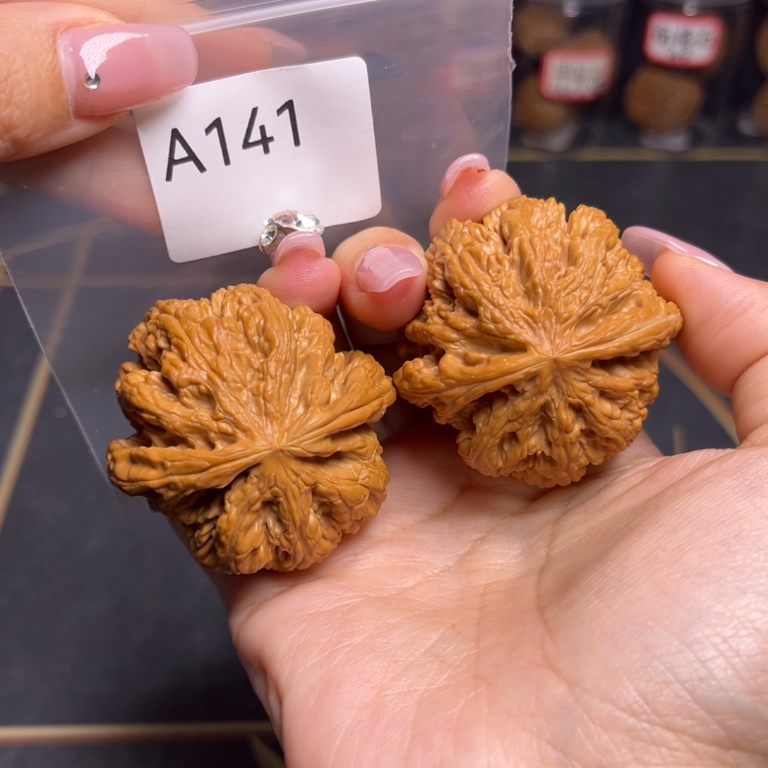 文玩核桃吊坠大粗筋49