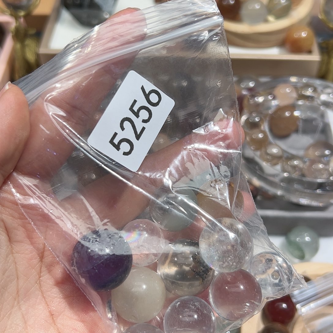 鲤***儿未镶嵌水晶大型摆件（非配饰）