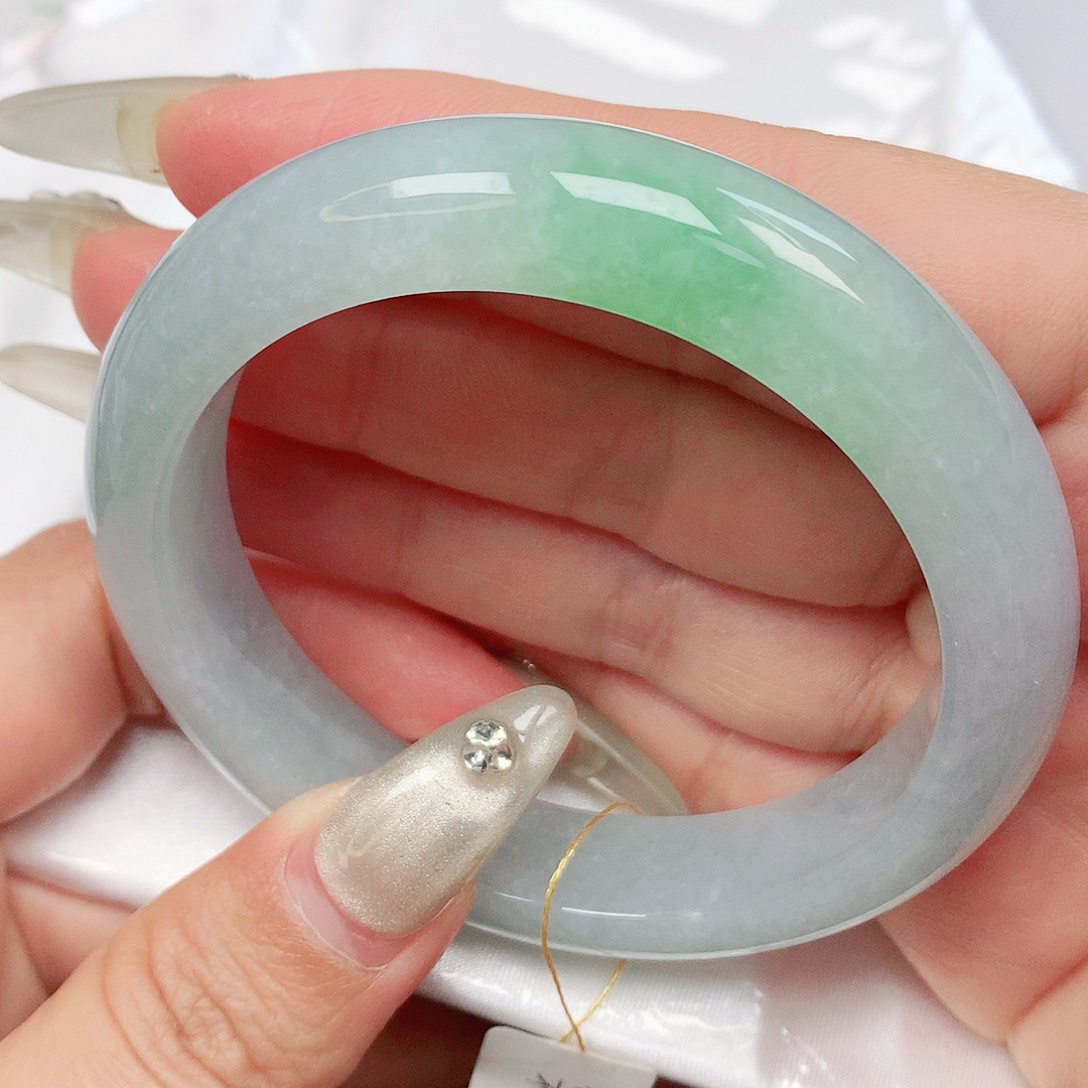 翡翠手镯未镶嵌抖音503