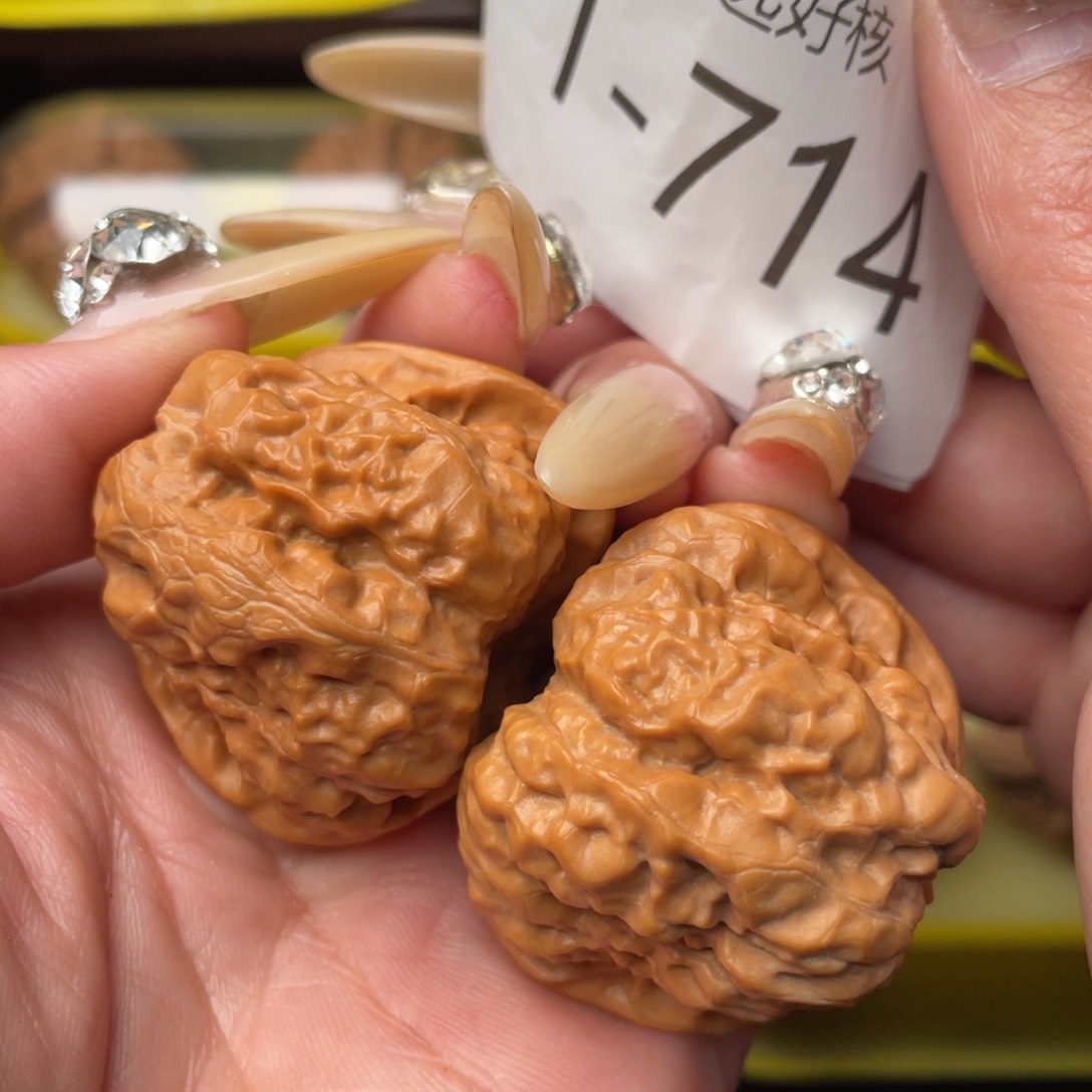 文玩核桃把件40红皮延庆蛤蟆头