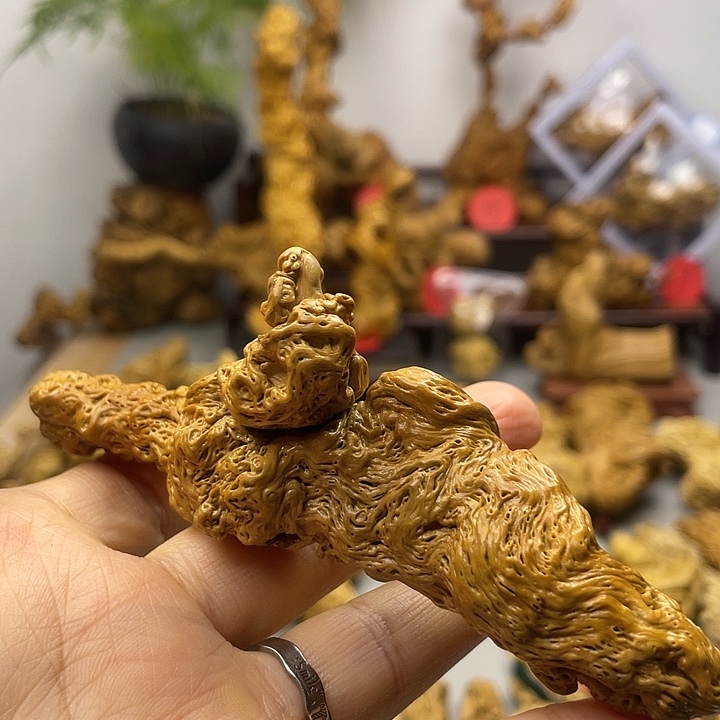 精品降龙木手把件aaa