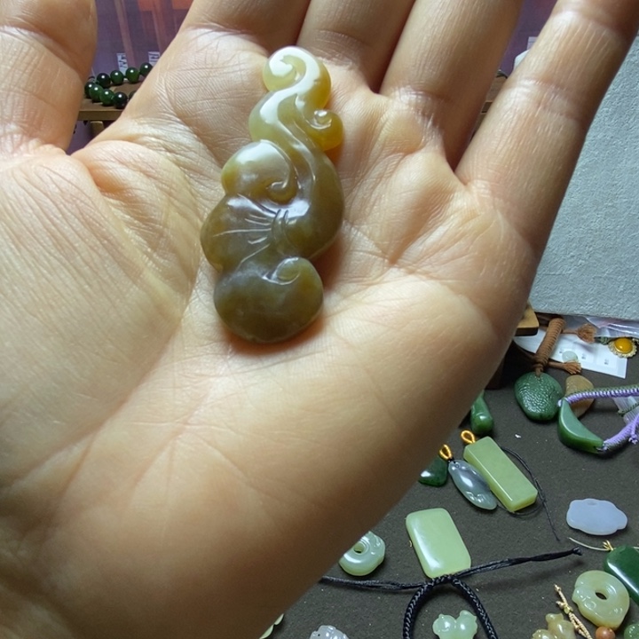 和田玉（糖玉）未镶嵌颈饰