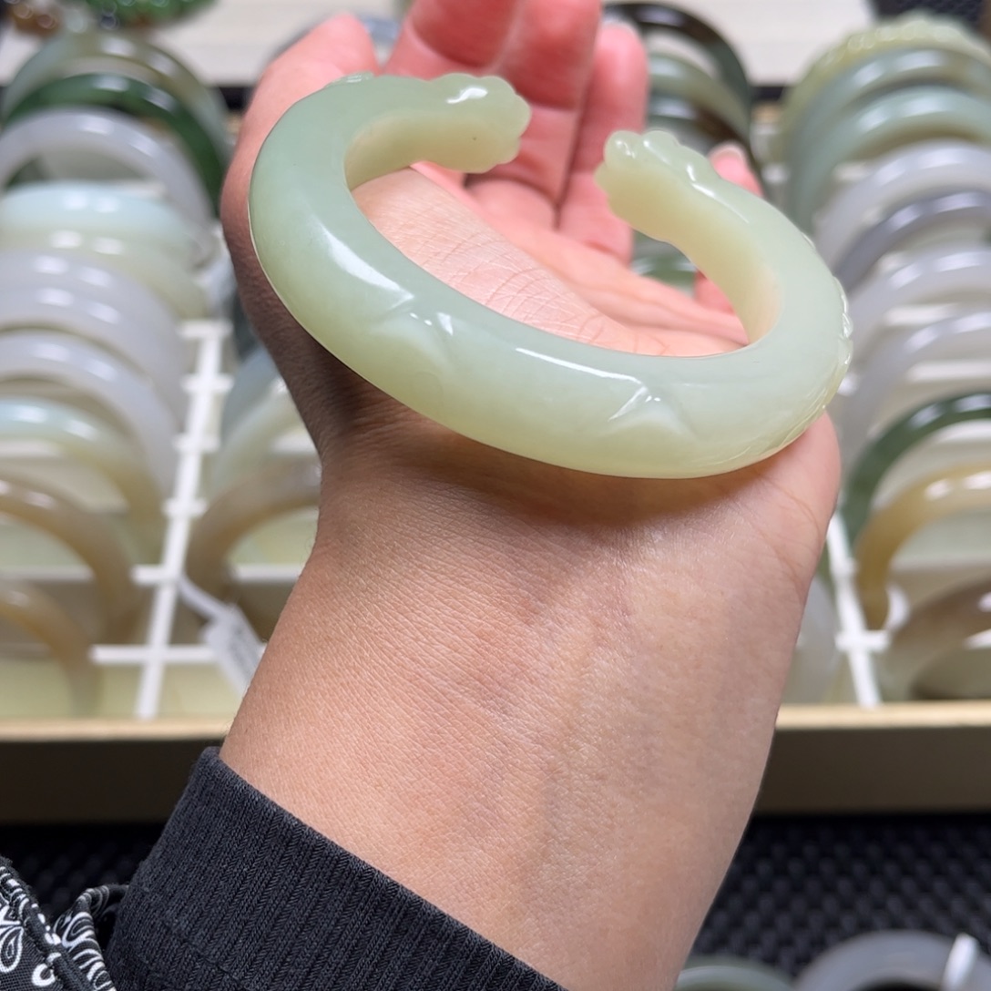 七***陌和田玉未镶嵌手镯56圈