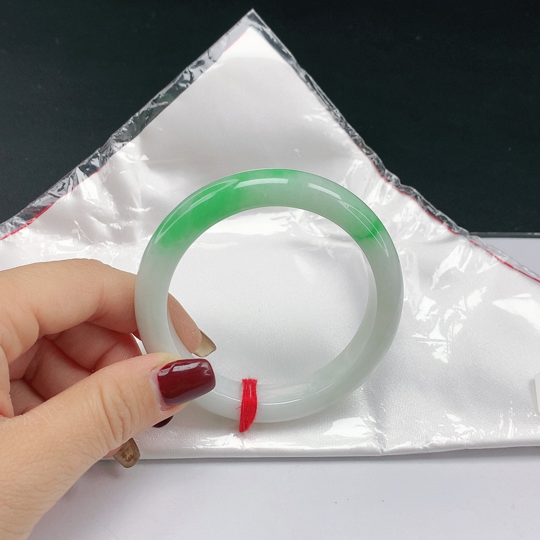 翡翠手镯未镶嵌翡翠527