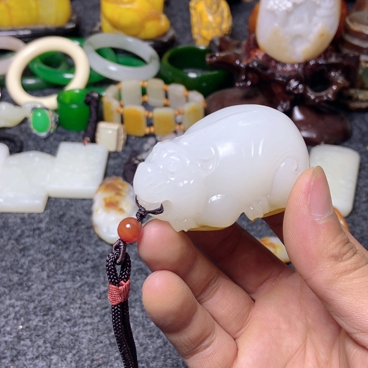 白玉菩提吊坠收藏