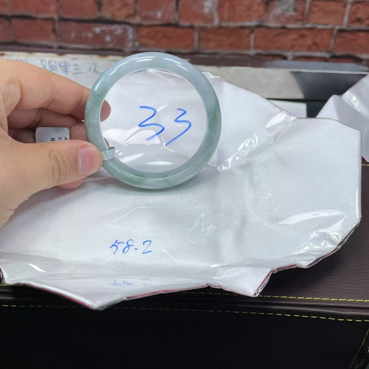 毛货手镯需精细抛光/33