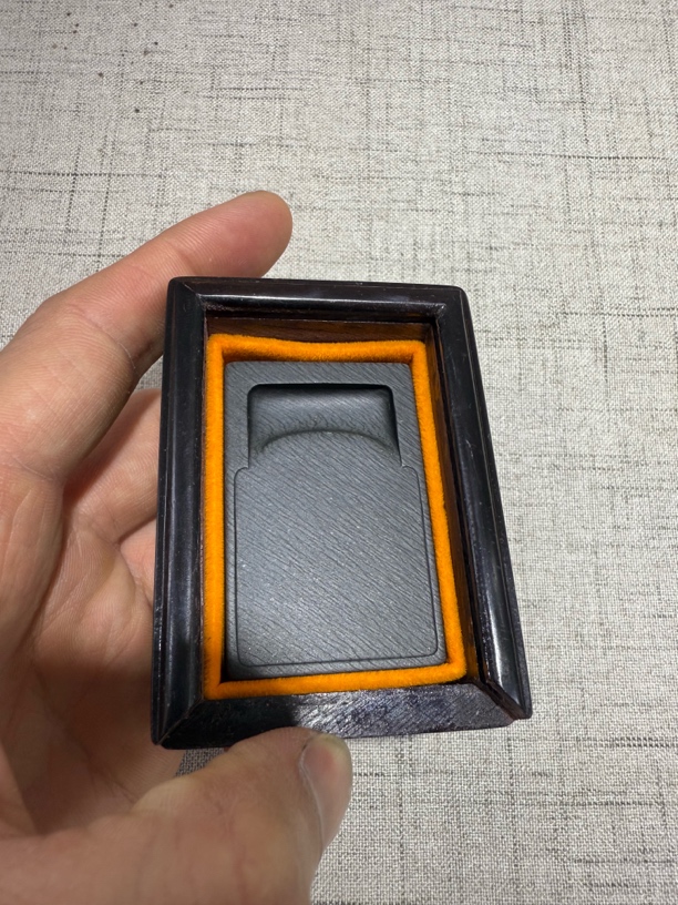 老坑歙砚迷你麻将砚 精致小楷歙砚 大致5.2×3.2×1.2紫檀推拉木盒