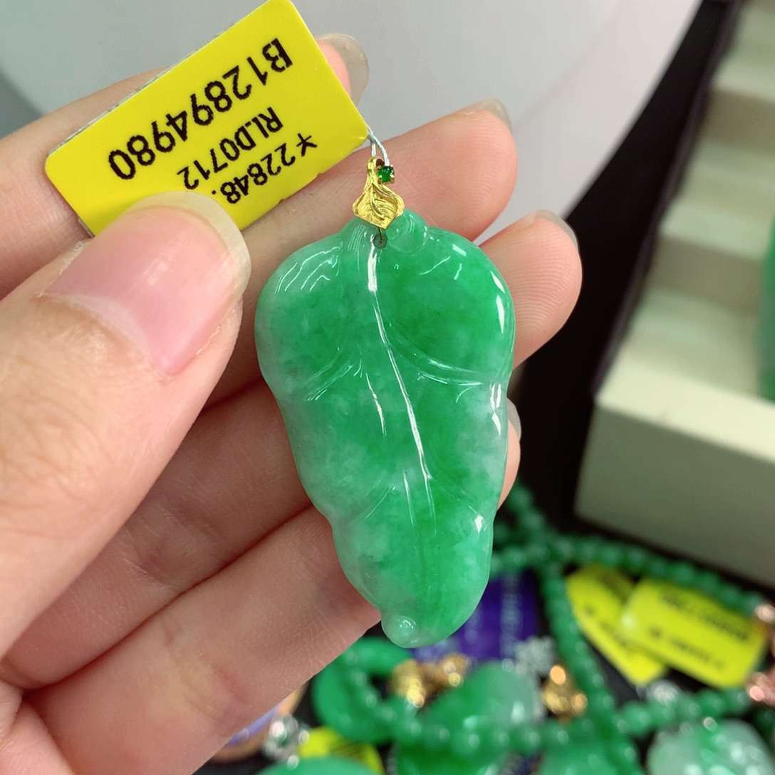 吊坠(不含链)18K金镶嵌翡翠