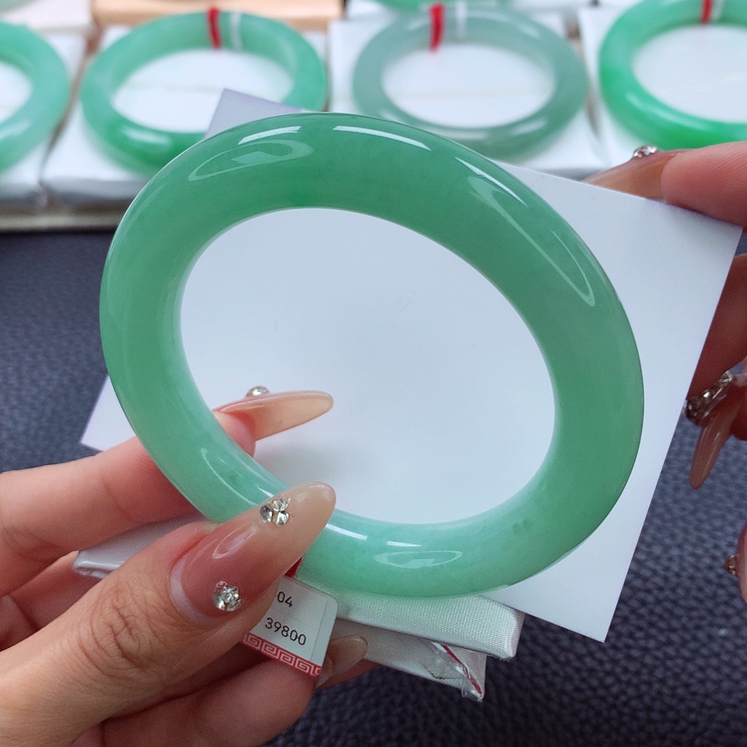 翡翠手镯未镶嵌54.55.56果绿胖圆 底妆好