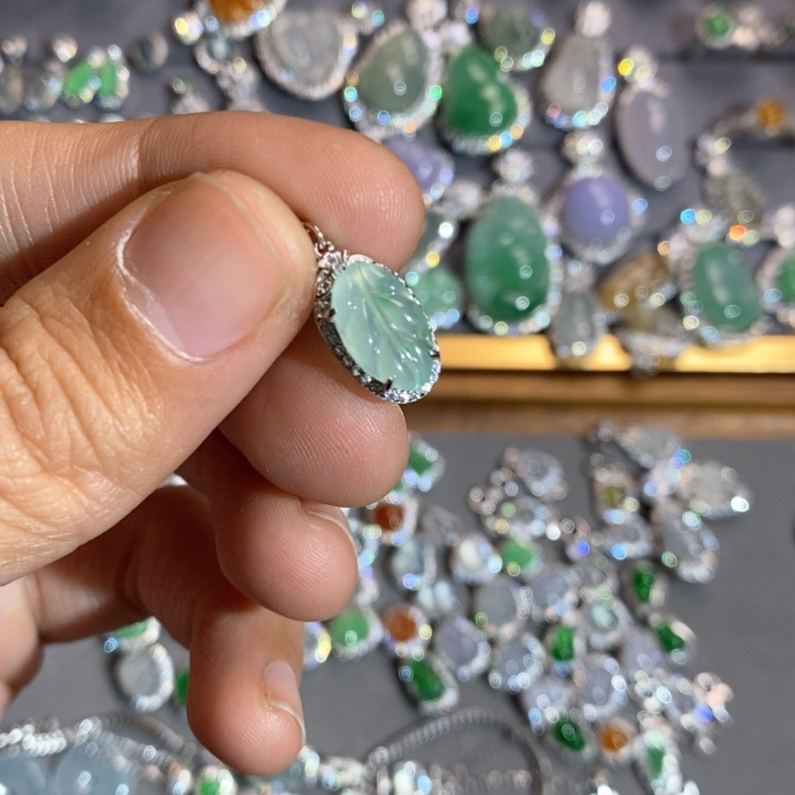 【闪购商品】翡翠颈饰未镶嵌默*翡翠